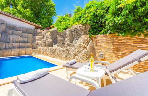 Dalyan House | Villa Emel Paradise: Family-Friendly Retreat with Pool