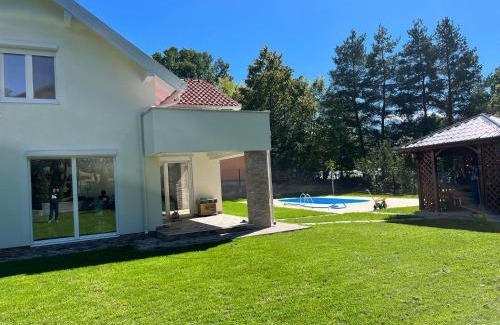 Binjezevo Villa | Villa EMIR: 4-Star Getaway with Pool and Hot Tub