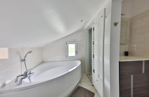 Chatellerault House | Villa Emma: Family-Friendly Retreat in Châtellerault