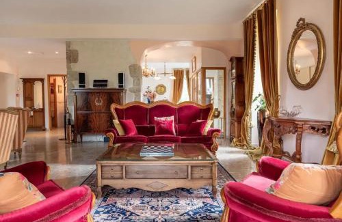 Langoelan Villa | Elegant Villa in Langoelan with Private Pool Escape