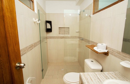 Covenas Hotel | Beachside Villa in Coveñas with Pool & Breakfast for 10