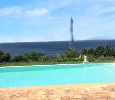 Le Carbet Villa | Villa Enchantée avec Vue sur mer et Piscine au Carbet
