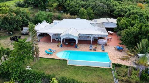 Le Carbet Villa | Villa Enchantée avec Vue sur mer et Piscine au Carbet