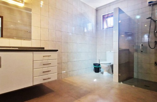 Lagun Villa | Enchanting Seaside Villa in Lagun: Ocean Views Await