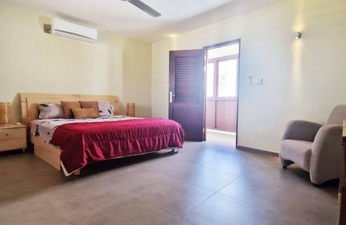 Lagun Villa | Enchanting Seaside Villa in Lagun: Ocean Views Await