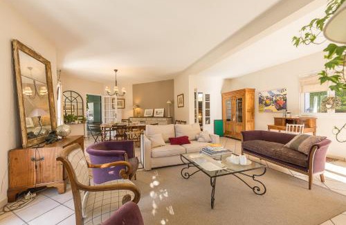 Annecy-le-Vieux House | Family Villa by the Lake with Private Pool for 10 Guests