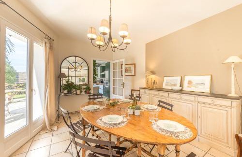 Annecy-le-Vieux House | Family Villa by the Lake with Private Pool for 10 Guests