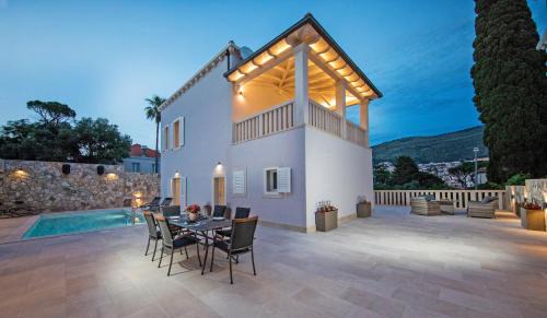Babin Kuk Villa | Villa Enigma: Oceanfront Escape with Pool & Child-Friendly Perks