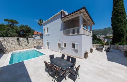 Babin Kuk Villa | Villa Enigma: Oceanfront Escape with Pool & Child-Friendly Perks