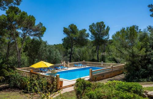 Cala Ratjada Villa | Villa Ensueño: Family-Friendly Getaway with Pool Access