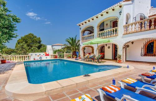 Mar Azul Villa | Relaxing Villa Enzo with Pool and Child-Friendly Amenities