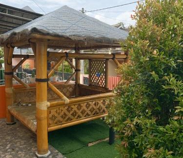 Oro Oro Ombo House | Cozy Villa ERICK Batu Near Jatimpark 2 with Pool