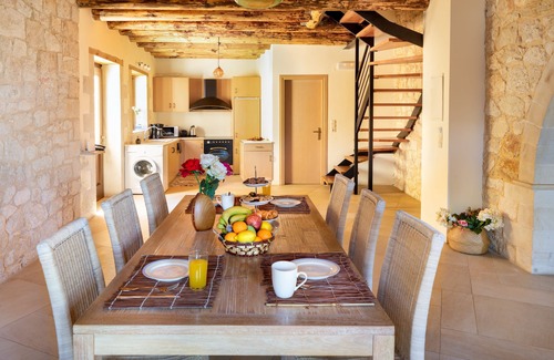 Makhairoi Villa | Villa Erontas: Guest Rated 9.8 with Private Heated Jacuzzi