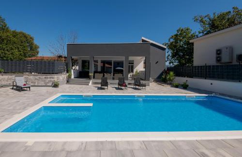 Runovici Apartment | Relax at Villa Erwin: Heated Pool & Perfect 10 Rating