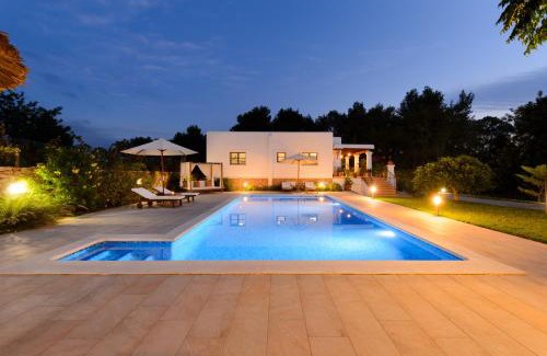 Santa Gertrudis Villa | Discover Villa Curreu III: 4-Star Family Retreat with Pool