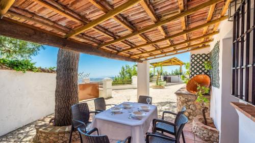 Antequera Villa | Elegant Villa Las Gayumbas: Family-Friendly Retreat