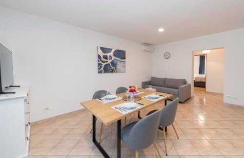 Vilanija Apartment | Villa Esea: Poolside Retreat with Hot Tub & Family Fun
