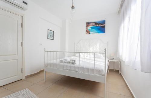 Bogazkent Villa | Cozy Villa Esma: Oceanfront Retreat with Pool & Spa