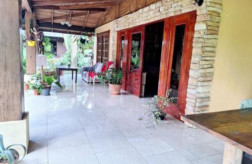 Alegria House | Discover Villa Esmeralda: Pet-Friendly Getaway Awaits