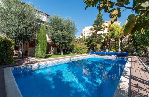 Los Cristianos Villa | Villa Esmeralda: Family-Friendly Retreat with Inviting Pool