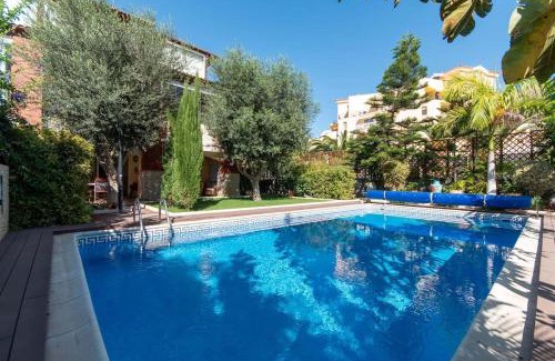 Los Cristianos Villa | Villa Esmeralda: Family-Friendly Retreat with Inviting Pool