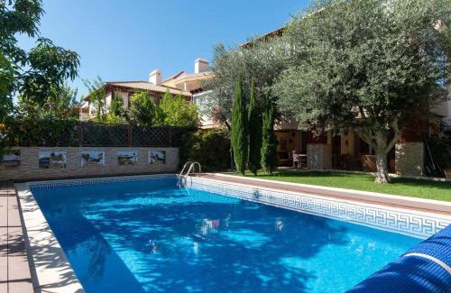 Los Cristianos Villa | Villa Esmeralda: Family-Friendly Retreat with Inviting Pool
