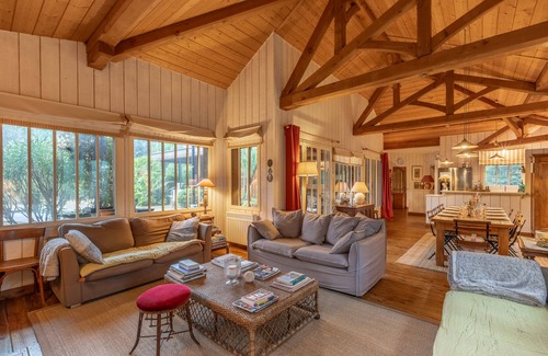 Le Canon House | Discover Villa Esmeralda - Le Canon with Oceanfront Bliss