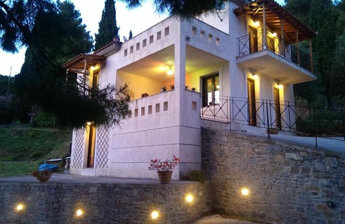 Stafylos Villa | Villa Esmeralda: Ocean View Retreat with 9/10 Guest Rating