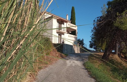 Stafylos Villa | Villa Esmeralda: Ocean View Retreat with 9/10 Guest Rating