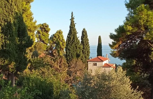 Stafylos Villa | Villa Esmeralda: Ocean View Retreat with 9/10 Guest Rating