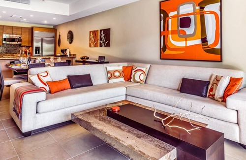 Herreras Apartment | Discover Villa Esmeralda: Ocean View with Spa & Pool