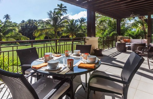 Herreras Apartment | Discover Villa Esmeralda: Ocean View with Spa & Pool