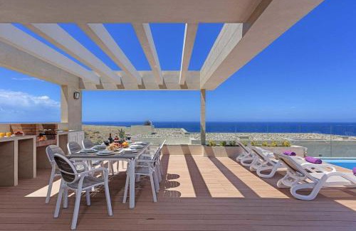 Los Delfines Villa | Oceanfront Villa ESMERALDA SOL: 4-Star Getaway with Pool