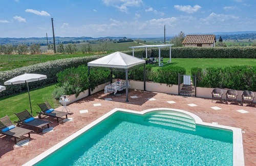 Le Piazze Villa | Villa Eterea: Guest Rated 10/10 Near Valdichiana's Heart