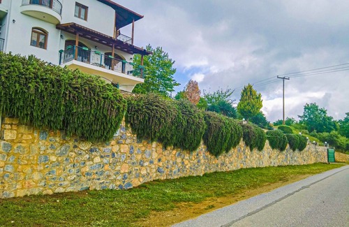 Edessa Villa | Villa Etheras - Family and Pet-Friendly Near Edessa