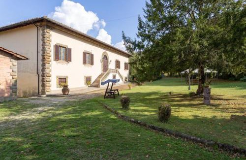 Vicchio Villa | Elegant Villa Eugenia Tuscany with Pool, Sauna & Gym