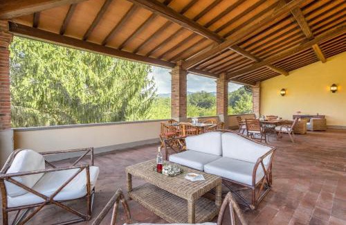 Vicchio Villa | Elegant Villa Eugenia Tuscany with Pool, Sauna & Gym