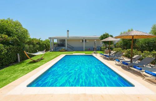 Gennadi Villa | Oceanfront Villa Euphoria: Rated 9.7/10 with Pool Access