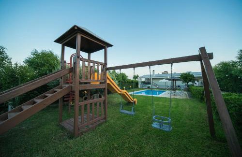 Gennadi Villa | Oceanfront Villa Euphoria: Rated 9.7/10 with Pool Access