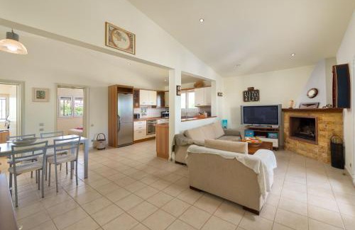 Gennadi Villa | Oceanfront Villa Euphoria: Rated 9.7/10 with Pool Access