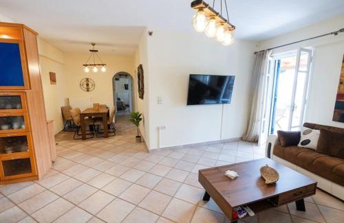 Poros House | Discover Villa EuphoRia: Family-Friendly Getaway in Poros