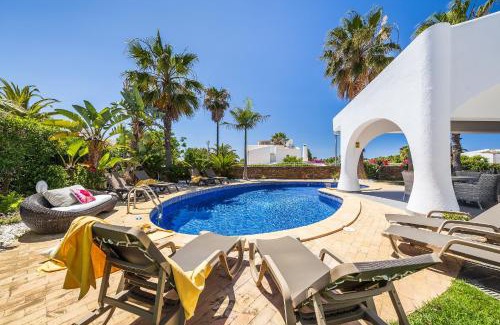 Albufeira Villa | Elegant Villa Eva: Family-Friendly with Pool & 9/10 Rating