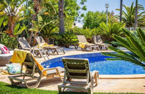 Albufeira Villa | Elegant Villa Eva: Family-Friendly with Pool & 9/10 Rating