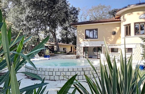 Soulac-sur-Mer Villa | Villa in Soulac Sur Mer: Pool, Ocean Views & Family-Friendly