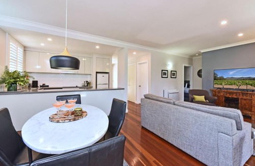 Pokolbin Villa | Elegant 2BR Villa at Pinot Gris Resort - Family Friendly Stay