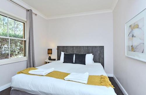 Pokolbin Villa | Elegant 2BR Villa at Pinot Gris Resort - Family Friendly Stay