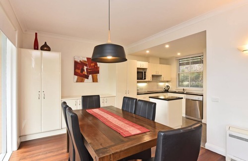 Pokolbin Villa | Executive 2BR Condo at Cypress Resort with Pool & Ocean View