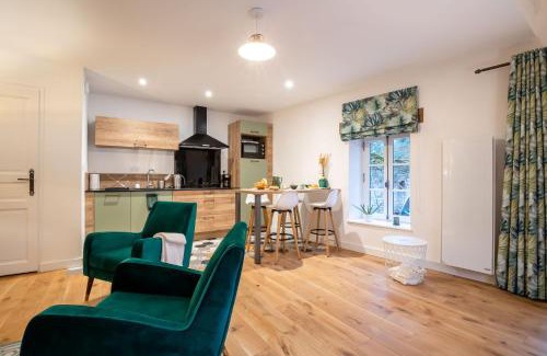 Savigny-les-Beaune Apartment | Villa Fémina: Oceanfront Bliss with Pool & Child-Friendly Amenities