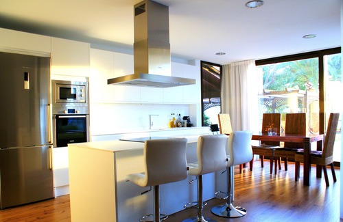 Palma de Mallorca Villa | Beachfront Villa with Pool & Garden - Perfect for Families