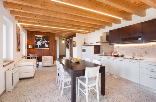 Malcesine Villa | Villa Faigolo: Enchanting Lake View & Pet-Friendly Retreat